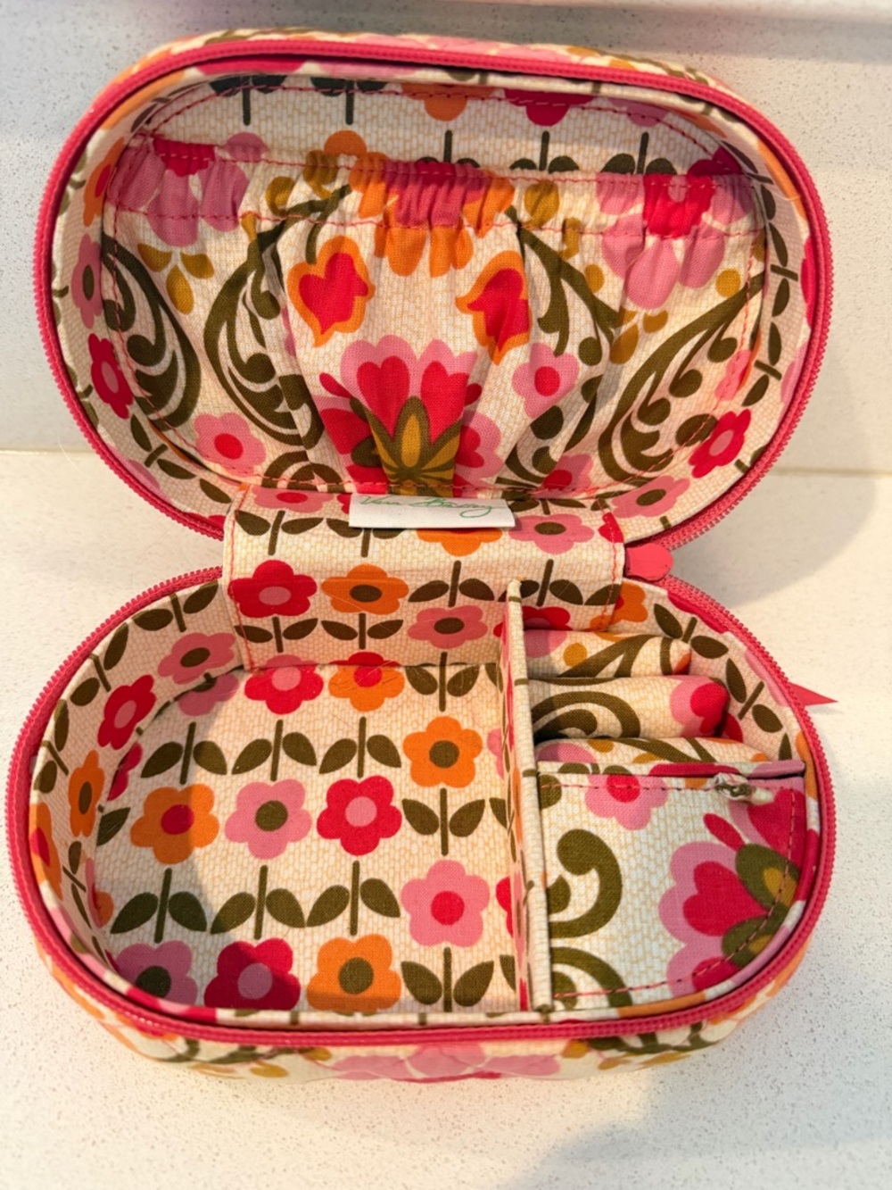Vera. Bradley Floral Patterned Travel Jewelry Case in Pink & Orange